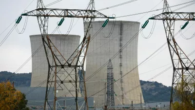 FILE PHOTO: Electrical power pylons of high-tension electricity power lines are seen in front the cooling towers of the Tricastin nuclear power plant site in Saint-Paul-Trois-Chateaux, France, November 21, 2022.  REUTERS/Eric Gaillard/File Photo