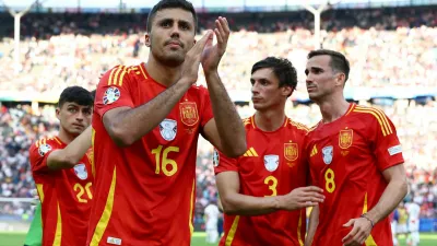 Soccer Football - Euro 2024 - Group B - Spain v Croatia - Berlin Olympiastadion, Berlin, Germany - June 15, 2024 Spain's Rodri and teammates applaud fans after the match REUTERS/Kacper Pempel