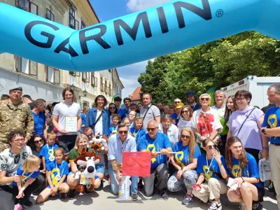 Škofjeloški Mestni trg so v soboto zavzeli otroci z rakom in njihovi podporniki v okviru Inštituta Zlata pentljica.