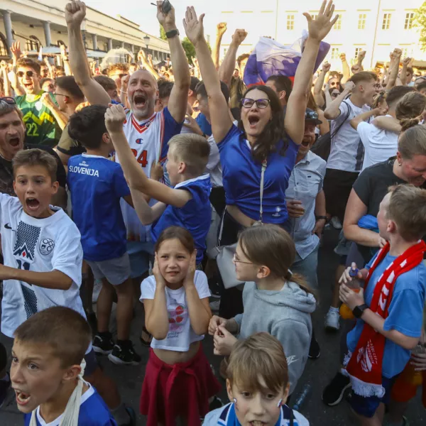 16.06.2024 - Euro 2024 - evropslo prvenstvo v nogometu - Spremljanje tekme nogometnega evropskega prvenstva med Slovenijo in Dansko na Pogačarjevem trgu. Foto: Luka Cjuha