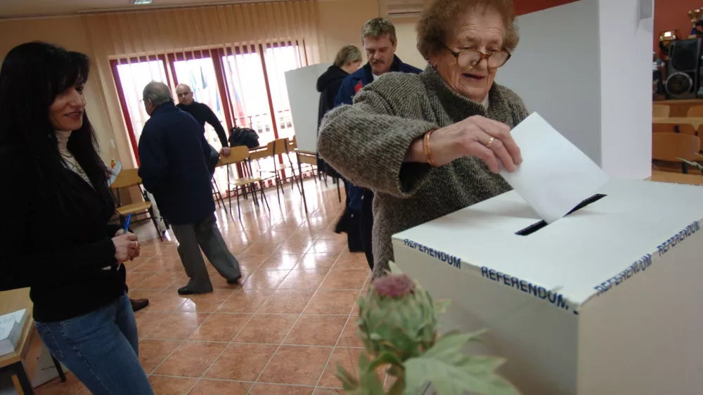 Hrvatini, referendum o ustanovitvi novih občin, volilna skrinjica \\ FOTO: MATEJ POVŠEOPOMBA: ZA OBJAVO V ČASOPISU DNEVNIK