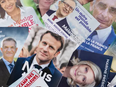 FILED - 08 April 2022, Bavaria, Nuremberg: Election documents of French presidential candidates such as Emmanuel Macron and Marine Le Pen. Photo: Daniel Karmann/dpa