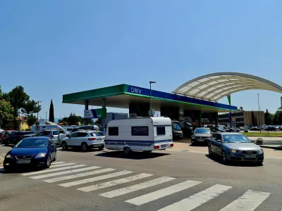 Družba OMV je v prvi polovici leta čisti dobiček povečala za kar 105 odstotkov in znaša 3,4 milijarde evrov. OMV Slovenija je prodan, vendar še vedno čakajo na dovoljenje regulatornih organov, da jih prevzame madžarski MOL, ki je v prvi polovici leta ustvaril 551 milijonov evrov dobička. Foto: Tatjana Tanackovič&nbsp;