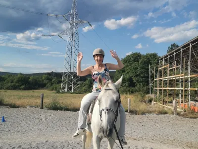 V Divači so izvedli tudi terapijo s pomočjo konja, ki natančneje pomeni delo z njim, na in ob njem ter delo z njegovo pomočjo. &nbsp;Dom&nbsp;na Krasu