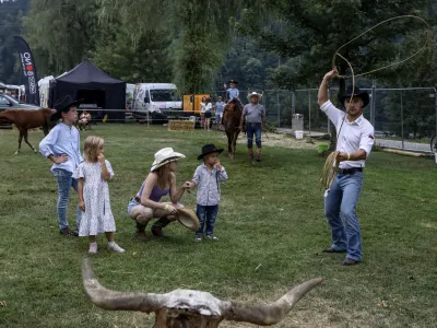 Veliko pozornosti sta bila deležna metanje lasa in podkve.