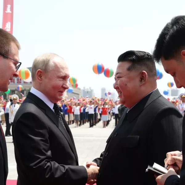 HANDOUT - 19 June 2024, North Korea, Pyongyang: North Korean leader Kim Jong-un and Russian President Vladimir Putin attend a welcoming ceremony at Kim Il Sung Square. Photo: -/Kremlin/dpa - ATTENTION: editorial use only and only if the credit mentioned above is referenced in full