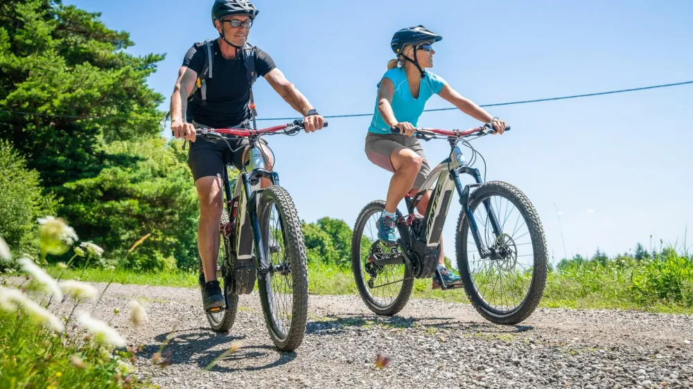 Po celotnem Pohorju je sedem označenih kolesarskih tras v skupni dolžini 240 km. F Klara Kulovec