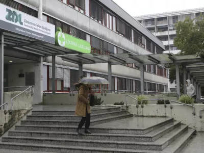 Zdravstveni dom Ljubljana od Javnega stanovanjskega sklada trenutno najema štirinajst stanovanj, ki jih je po neprofitni najemnini oddal na novo zaposlenim zdravnikom.