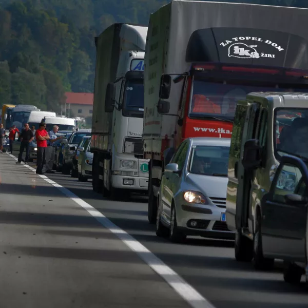 - primorska avtocesta - kolona na AC Ljubljana- Koper. Kolona dolga 18 km //FOTO: Bojan Velikonja