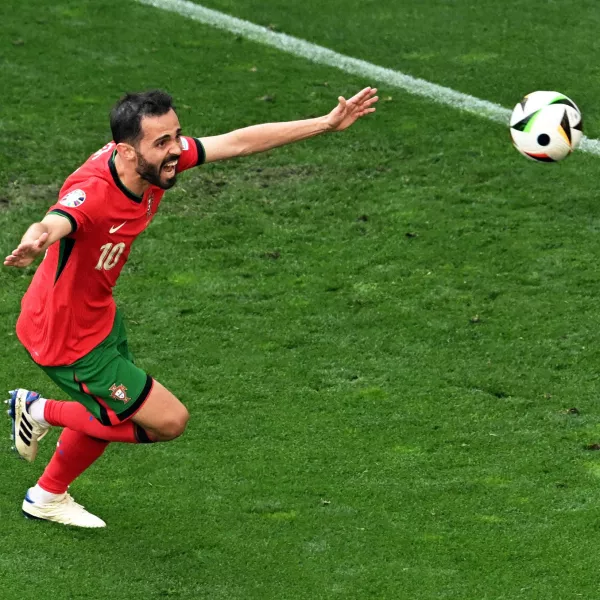 Soccer Football - Euro 2024 - Group F - Turkey v Portugal - Dortmund BVB Stadion, Dortmund, Germany - June 22, 2024 Portugal's Bernardo Silva celebrates scoring their first goal REUTERS/Carmen Jaspersen   TPX IMAGES OF THE DAY