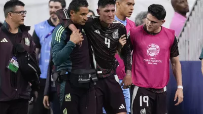 Mexico's Edson Alvarez, center, leaves the pitch after being injured during a Copa America Group B soccer match against Jamaica in Houston, Texas, Saturday, June 22, 2024. (AP Photo/Kevin M. Cox)