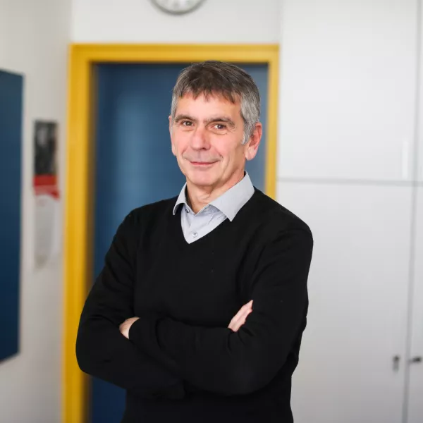 - 12.12.2022 – prof. dr. Marko Stabej, jezikoslovec in pedagog - redni profesor za slovenski jezik na Oddelku za slovenistiko Filozofske fakultete Univerze v Ljubljani. - dnevnikov kolumnist //FOTO: Bojan Velikonja