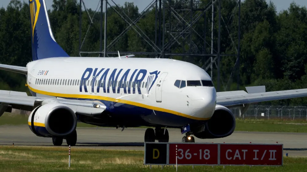 FILE PHOTO: Ryanair aircraft Boeing 737-8AS lands at Riga International Airport, Latvia July 21, 2022. REUTERS/Ints Kalnins/File Photo