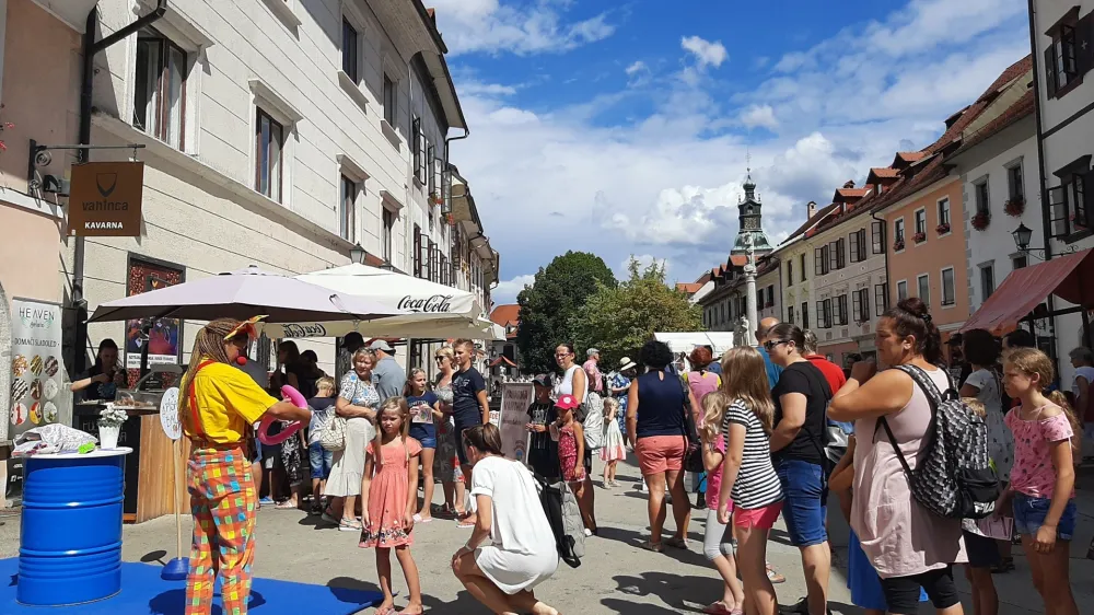 Minuli konec tedna so na svoj račun prišli ljubitelji sladkih dobrot, ki so svoje brbončice razvajali na festivalu sladoleda Sladka Loka.&nbsp;