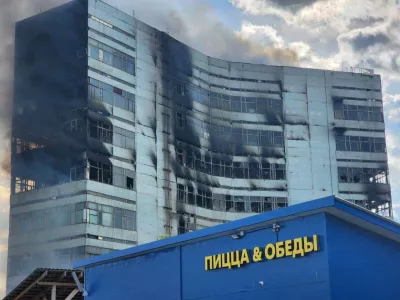 Smoke billows from a burning administrative building in Fryazino in the Moscow Region, Russia June 24, 2024. Governor of the Moscow Region Andrei Vorobyov via Telegram/Handout via REUTERS ATTENTION EDITORS - THIS IMAGE HAS BEEN SUPPLIED BY A THIRD PARTY. NO RESALES. NO ARCHIVES. MANDATORY CREDIT.