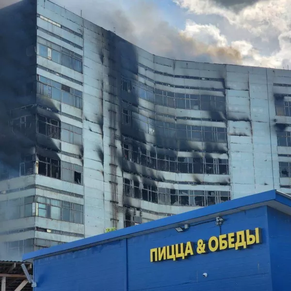 Smoke billows from a burning administrative building in Fryazino in the Moscow Region, Russia June 24, 2024. Governor of the Moscow Region Andrei Vorobyov via Telegram/Handout via REUTERS ATTENTION EDITORS - THIS IMAGE HAS BEEN SUPPLIED BY A THIRD PARTY. NO RESALES. NO ARCHIVES. MANDATORY CREDIT.