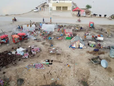 A general view of makeshift tents as flood victims take refuge, following rains and floods during the monsoon season, in Dera Allah Yar, District Jafferabad, Pakistan September 1, 2022. REUTERS/Stringer NO RESALE. NO ARCHIVE.