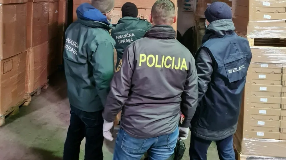 Slovenski policiji in Fursu so v eni najobsežnejših akcij pri nas priskočili na pomoč tudi francoski varnostni organi in Europol. 