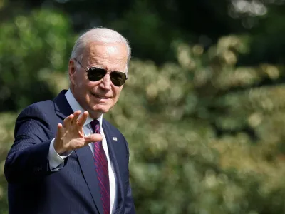 U.S. President Joe Biden waves as he walks towards Marine One to depart for a weekend at Camp David from the White House in Washington, U.S., September 2, 2022. REUTERS/Jonathan Ernst