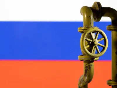 FILE PHOTO: A 3D printed natural gas pipeline is placed in front of displayed Russian flag in this illustration taken February 8, 2022. REUTERS/Dado Ruvic/Illustration/File Photo