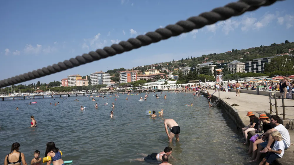 Plaža v Portorožu- 23.07.2022 - Redukcija vode zaradi suše na Primorskem //FOTO: Nik Erik Neubauer