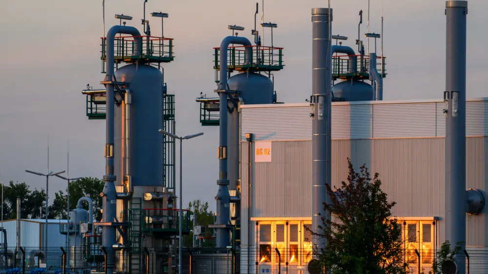 FILED - 28 July 2022, Saxony-Anhalt, Bernburg: The sun rises behind technical equipment of the Katharina natural gas storage facility. German efforts to stock up on gas in light of Russian moves to block the flow of energy supplies are still ticking ahead at a faster clip than proscribed by the government, potentially giving Europe's biggest economy some breathing room. Photo: Klaus-Dietmar Gabbert/dpa