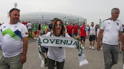 Navijači Metro. -20.06.2024. Euro 2024. tekma Slovenija - Srbija. Foto: Bojan Velikonja