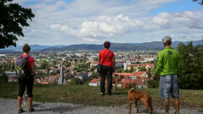 ﻿panorama Ljubljana - panoramska fotografija - pes -  - 02.09.2017 – Jesenska fotografija - jesen - vreme //FOTO: Luka Cjuha.