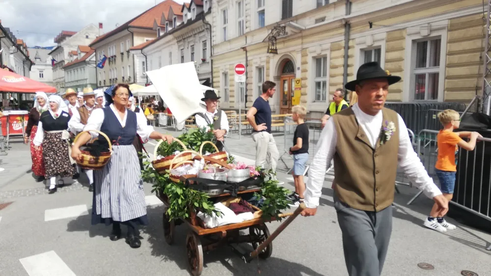 Folklorno društvo Val iz Pirana