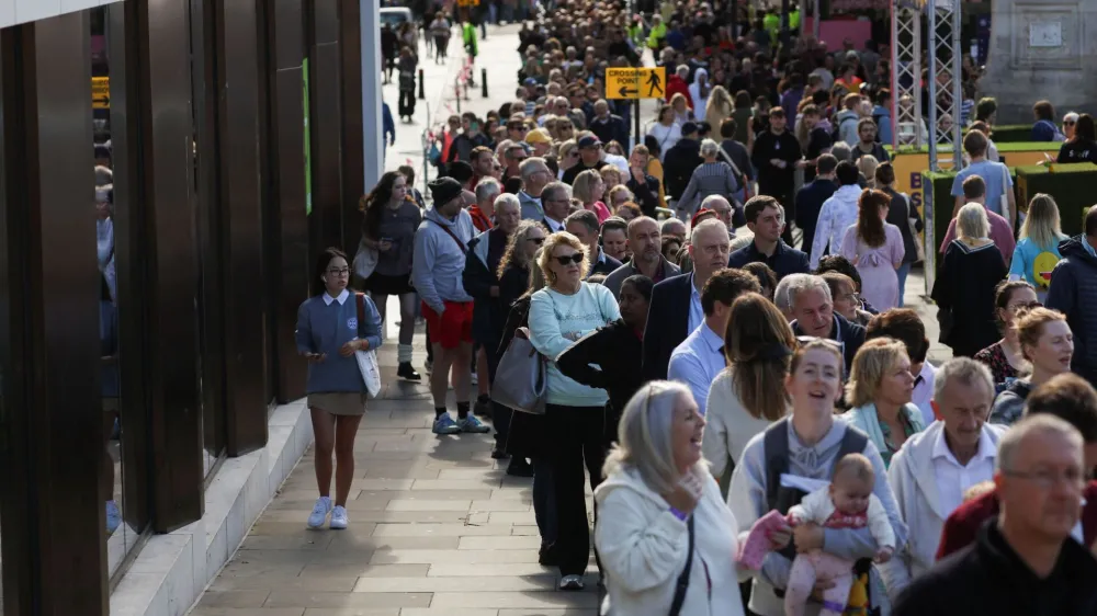 People queue at Bristo Square, following the death of Britain's Queen Elizabeth, in Edinburgh, Scotland, Britain, September 13, 2022. REUTERS/Russell Cheyne