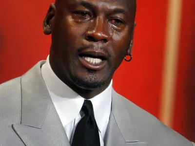 Former NBA player and 2009 inductee Michael Jordan becomes emotional as he takes the stage during the Naismith Memorial Basketball Hall of Fame Class of 2009 Enshrinement Ceremony in Springfield, Massachusetts September 11, 2009. REUTERS/Brian Snyder (UNITED STATES SPORT BASKETBALL)