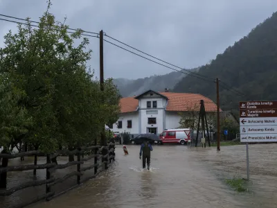 - 16.09.2022 - Močno deževje in poplave v Dolu ob reki Kolpi.  //FOTO: Nik Erik Neubauer