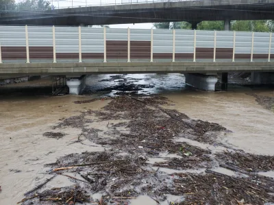 - Mali Graben pri Dolgem mostu, naplavine- 16.09.2022 - Močno deževje in poplave v Ljubljani - neurje - meteorna voda je zalila več garaž, podhodov, kletnih in stanovanjskih prostorov, skladišč in poslovnih prostorov, pa tudi prostore osnovne šole in vrtca, lekarne ter Narodno galerijo.Foto: Bojan Velikonja