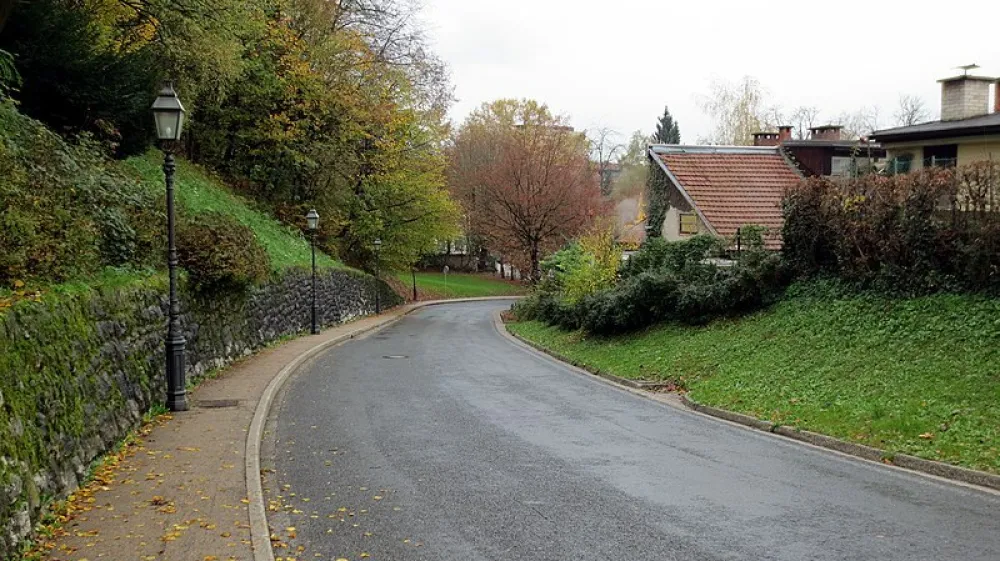 Cesta kmečkih uporov, cesta na Ljubljanski grad, grajska cesta