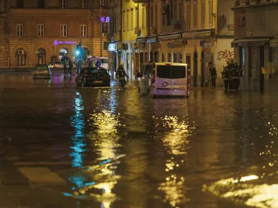 28.09.2022., Rijeka - Zbog obilne kise poplavila je ulica Fiumara. Neki automobilo ostali su zarobljeni u vodi, vatrogasci i policija na terenu. Photo: Nel Pavletic/PIXSELL