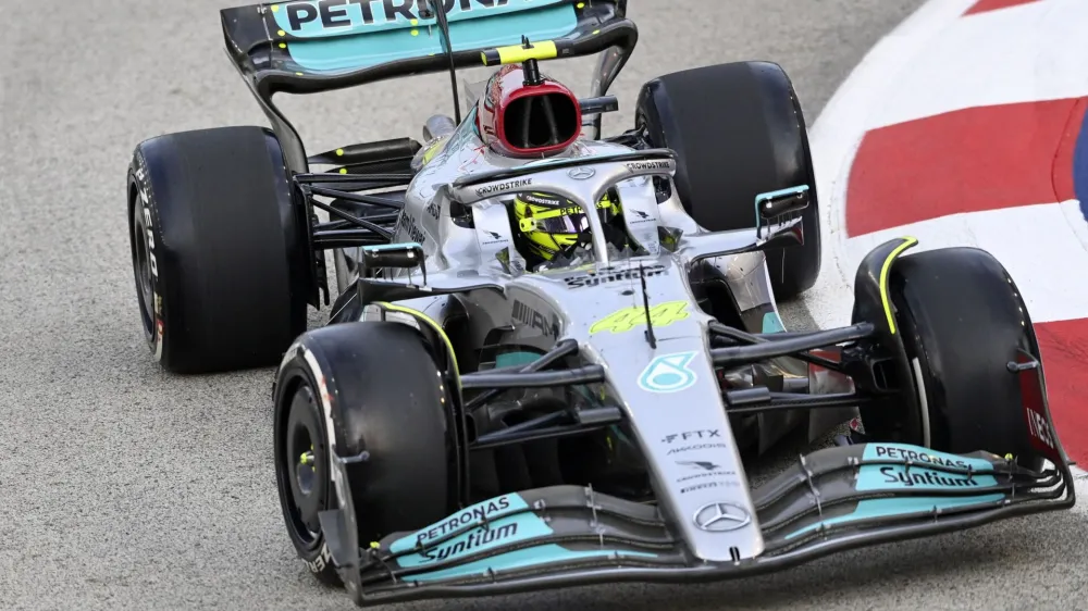 Formula One F1 - Singapore Grand Prix - Marina Bay Street Circuit, Singapore - September 30, 2022 Mercedes' Lewis Hamilton in action during practice REUTERS/Caroline Chia