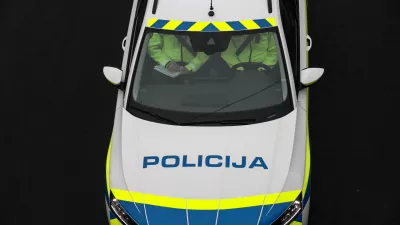 - simbolična fotografija - policija - policijski avto - 23.10.2022 – 26. Ljubljanski maraton 2022 - največji tekaški dogodek v Sloveniji - //FOTO: Luka Cjuha