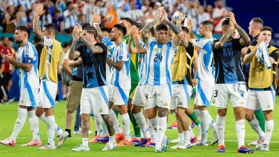 29 June 2024, US, Miami Gardens: Argentina players celebrate with their fans after the final whistle of the CONMEBOL Copa America 2024 Group D soccer match between Argentina and Peru at Hard Rock Stadium. Photo: Matias J. Ocner/TNS via ZUMA Press Wire/dpa