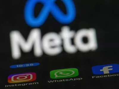 FILED - 16 May 2024, Mecklenburg-Western Pomerania, Schwerin: The Instagram, Facebook and WhatsApp apps can be seen on the display of a smartphone, in front of the logo of Meta. Photo: Jens Büttner/dpa