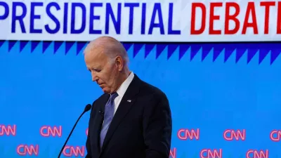 Democrat presidential candidate U.S. President Joe Biden listens as Republican presidential candidate and former U.S. President Donald Trump speaks during their debate in Atlanta, Georgia, U.S., June 27, 2024. REUTERS/Brian Snyder / Foto: Brian Snyder