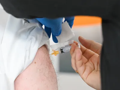 11 October 2022, Bavaria, Munich: A man receives an influenza vaccination at the Bavarian State Chancellery. Photo: Tobias Hase/dpa