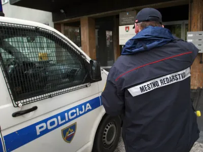 Občinski redarji so lahko hkrati tudi pomožni policisti, čemur želijo na notranjem ministrstvu, kljub ostremu nasprotovanju sindikata, narediti konec.
 