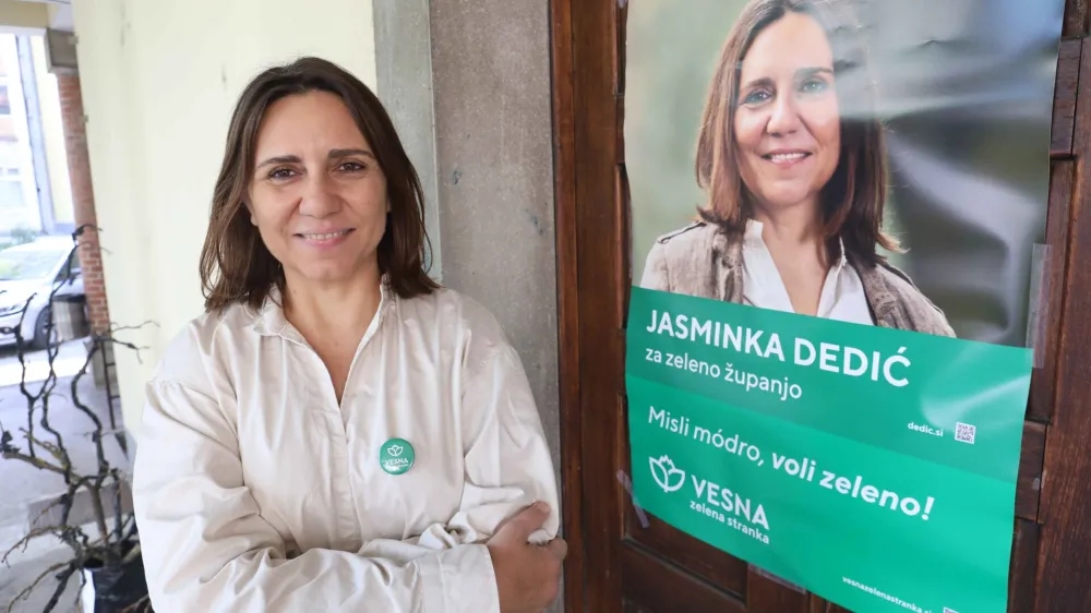 Jasminka Dedić, kandidatka za ljubljansko županjo<br><br>- 19.10.2022 – Lokalne volitve 2022 - predstavitev kandidatke Vesne - zelene stranke za županjo Mestne občine Ljubljana Jasminke Dedić<br><br>//FOTO: Tomaž Skale<br>