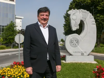 ﻿dr. Peter Verlič, župan Občine Grosuplje - 10.06.2019 – Občina Grosuplje, Taborska cesta 2 - obisk pri županu za rubriko župani zasebno //FOTO: Luka Cjuha.