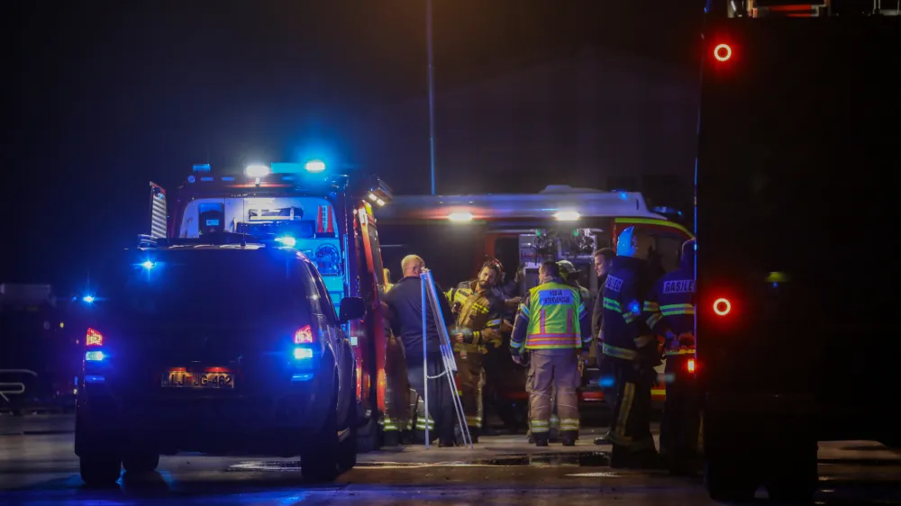 <br>- 27.10.2022 – Vižmarje – požar - zagorelo v skladiščnih prostorih na Plemljevi ulici 8 v ljubljanskih Vižmarjih. <br><br>//FOTO: Luka Cjuha