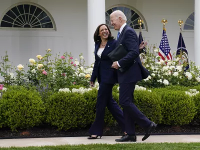 Predsednik Biden in podpredsednica Kamala Harris. Če se Biden odloči, da ne bo kandidat, ima Harrisova največ možnosti, da stopi v njegove čevlje. 