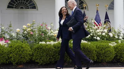 Predsednik Biden in podpredsednica Kamala Harris. Če se Biden odloči, da ne bo kandidat, ima Harrisova največ možnosti, da stopi v njegove čevlje. 