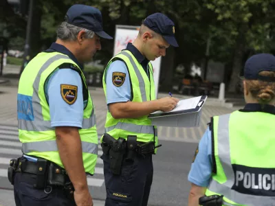 12.07.2022 - kontrola prometa - policisti izvajajo poostren nadzor nad kršitvami enoslednih vozil.FOTO: Luka Cjuha