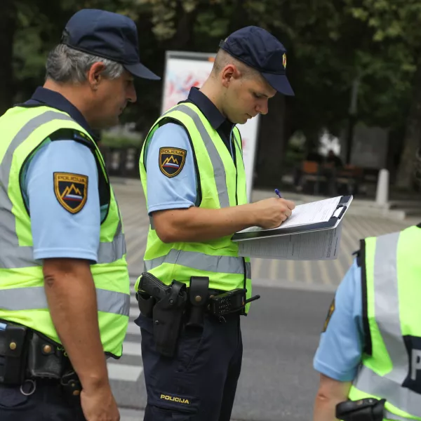 12.07.2022 - kontrola prometa - policisti izvajajo poostren nadzor nad kršitvami enoslednih vozil.FOTO: Luka Cjuha