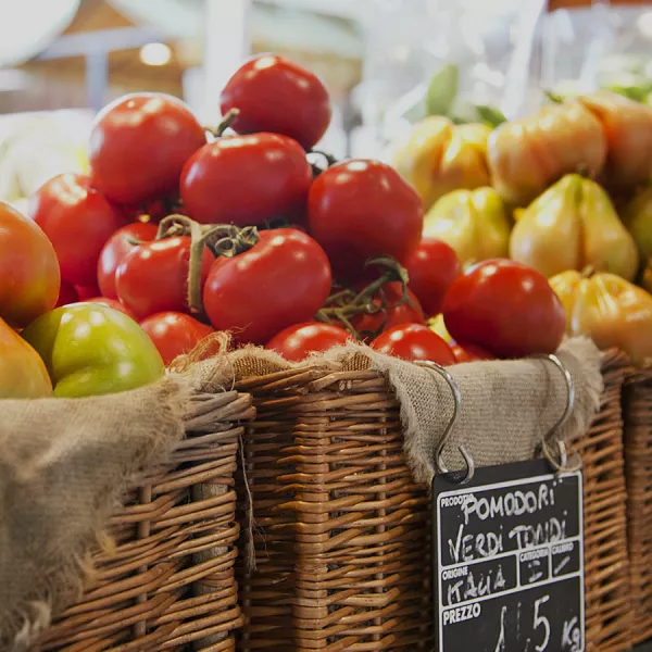 ﻿eataly, paradižniki v košarah